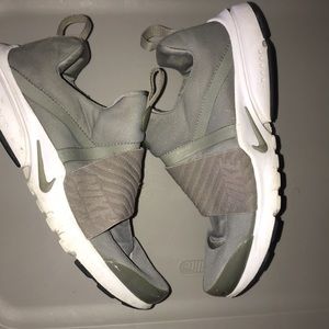 NIKE PRESTO BIG KIDS US SIZE 8.5